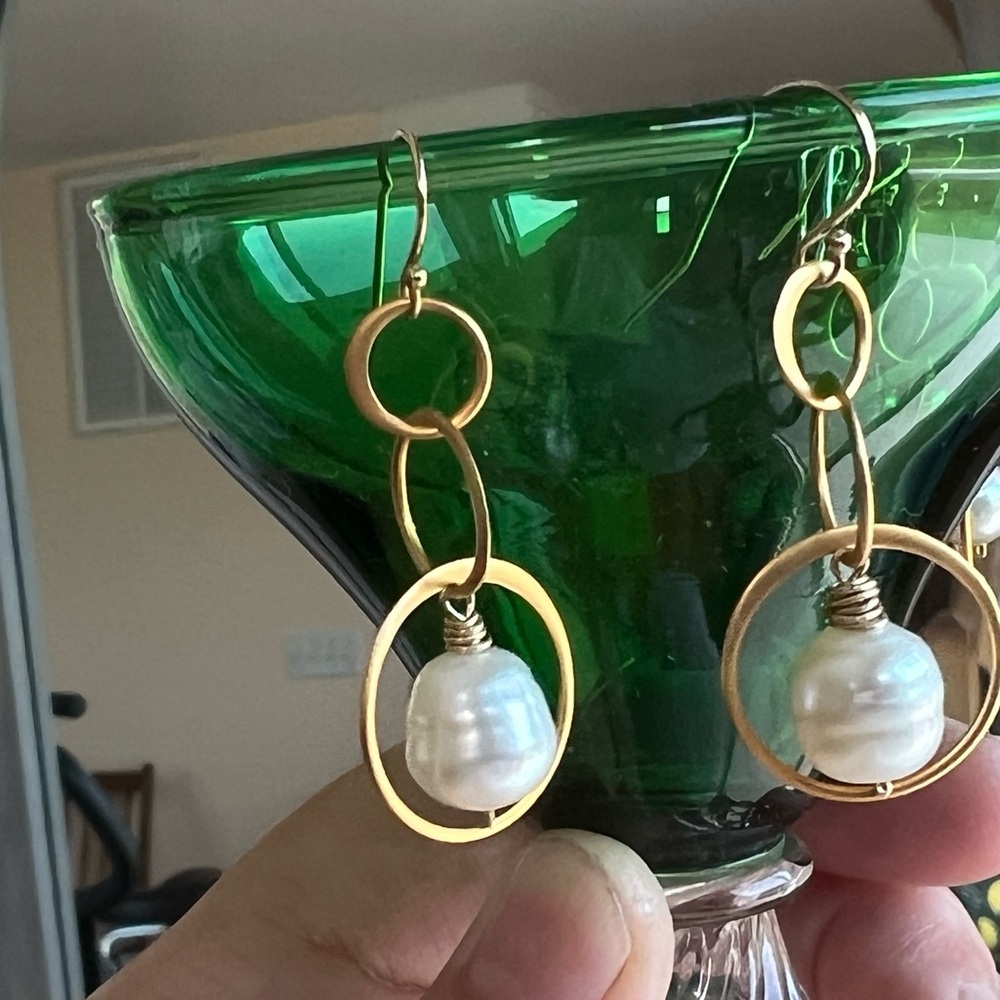Elegant Gold and Pearl Drop Earrings